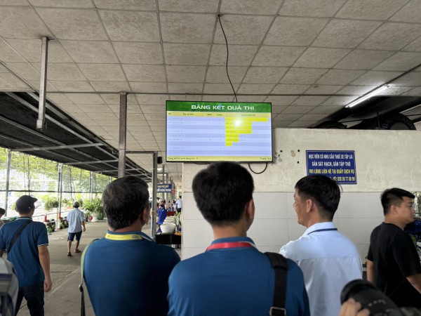 Học viên hào hứng trong ngày đầu CSGT sát hạch giấy phép lái xe