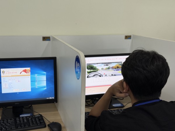 Học viên hào hứng trong ngày đầu CSGT sát hạch giấy phép lái xe