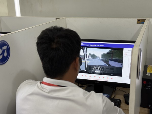 Học viên hào hứng trong ngày đầu CSGT sát hạch giấy phép lái xe