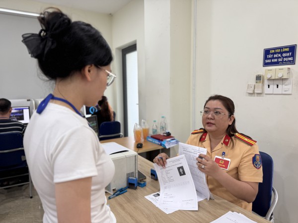 Học viên hào hứng trong ngày đầu CSGT sát hạch giấy phép lái xe