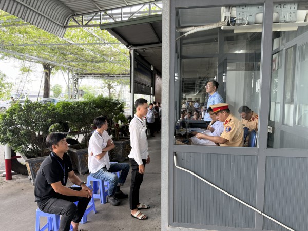 Học viên hào hứng trong ngày đầu CSGT sát hạch giấy phép lái xe
