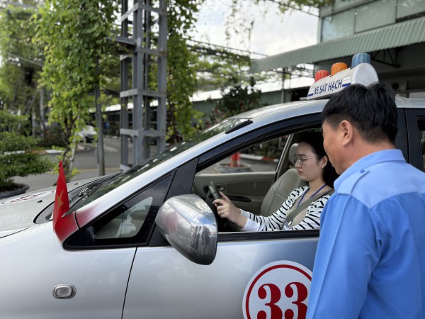 Học viên hào hứng trong ngày đầu CSGT sát hạch giấy phép lái xe