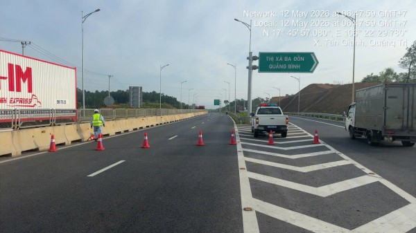 Hôm nay phân luồng cao tốc Vũng Áng - Bùng để lắp hệ thống giám sát