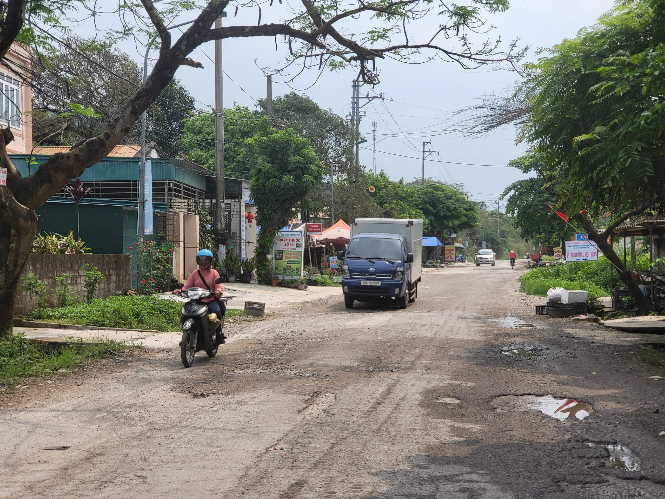 Hơn 3 năm làm không xong 9,5 km đường ở Vân Đồn