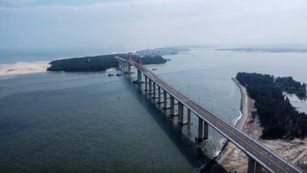 Huế quyết tâm thông xe kỹ thuật cầu vượt cửa biển Thuận An 2.400 tỉ dịp 30.4