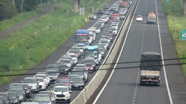 Kẹt xe nghiêm trọng trên cao tốc Phan Thiết – Dầu Giây