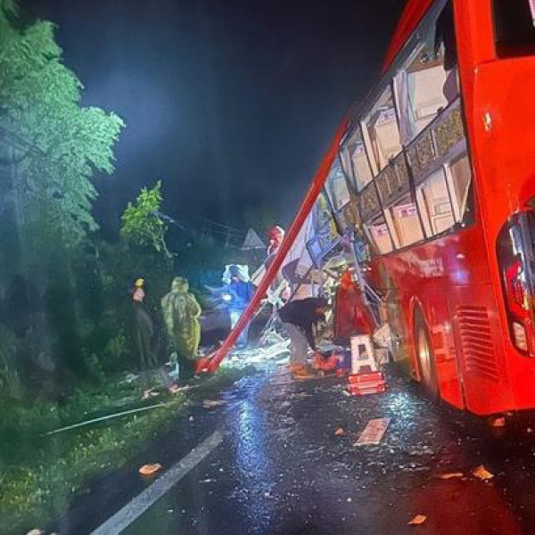 Khánh Hòa: Sạt lở trên đèo Khánh Lê trúng xe khách, 5 người tử vong, 13 người bị thương