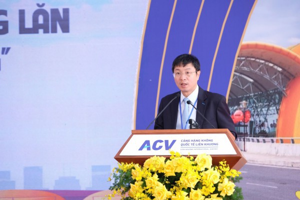 Khởi công sửa chữa đường cất hạ cánh, đường lăn sân bay Liên Khương