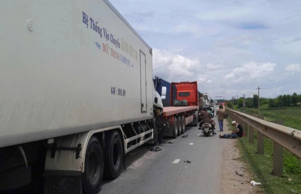 Lái ô tô trên quốc lộ và cao tốc, làm sao để tránh tai nạn 