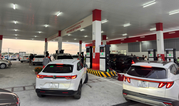 Lâm Đồng: Xăng dầu tăng tới 40%, nhà xe tính tăng giá vận chuyển