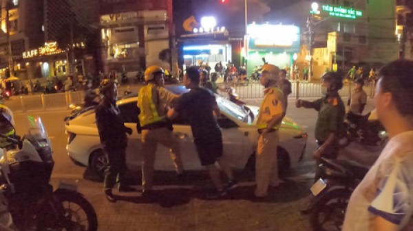 Lật tẩy hành vi "trộm long, tráo phụng" trong vụ tài xế vi phạm độ cồn, gây rối trật tự công cộng