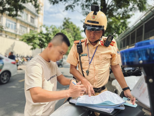 Lưu ý vị trí cấm quay đầu ô tô dù không có biển báo Lưu ý vị trí cấm quay đầu ô tô dù không có biển báo