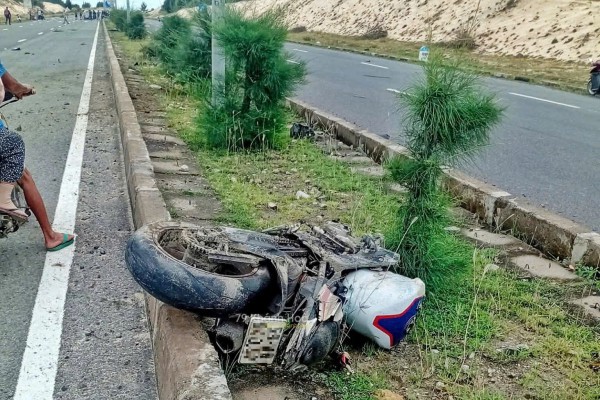 Mô tô phân khối lớn gãy đôi sau tai nạn tại Khánh Hòa, 1 người tử vong