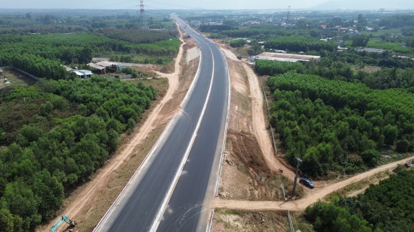 Nan giải thu phí khi thông xe tạm 35 km cao tốc Biên Hòa - Vũng Tàu