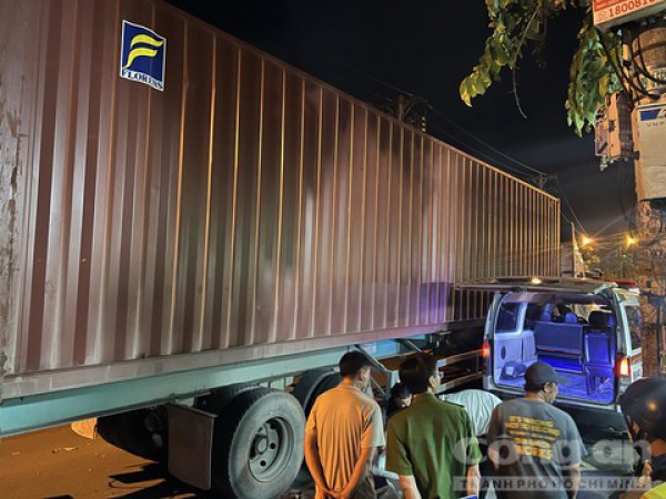 Người đàn ông bị xe container cán tử vong trong đêm ở TP Thủ Đức