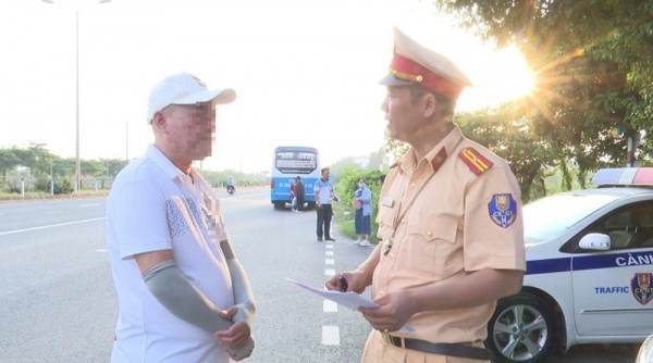 Người dân thường vi phạm luật giao thông nào trong dịp lễ? Người dân thường vi phạm luật giao thông nào trong dịp lễ?