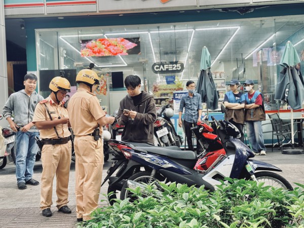 Người vi phạm bỏ xe rời đi: CSGT có đủ điều kiện niêm phong phương tiện?