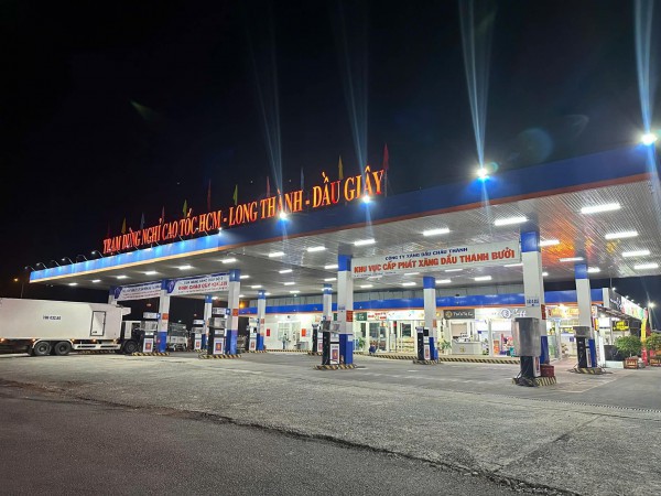 Nhiều tuyến cao tốc thiếu trạm xăng, tài xế cần chú ý gì?