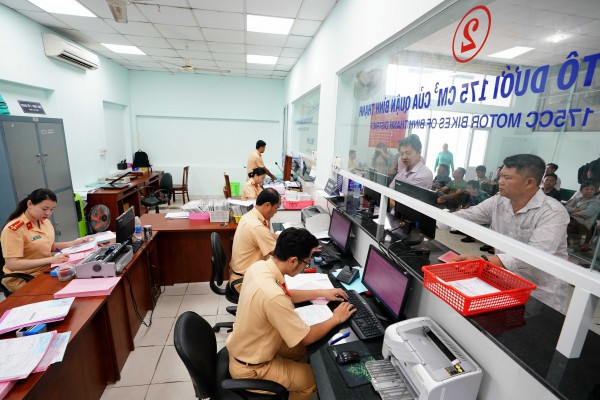 Phí đăng ký xe mới: TP.HCM và Hà Nội 20 triệu, khu vực khác chỉ 200 nghìn đồng Phí đăng ký xe mới: TP.HCM và Hà Nội 20 triệu, khu vực khác chỉ 200 nghìn đồng