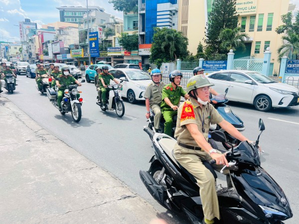 Quận Phú Nhuận: Ra quân đảm bảo ANTT lễ 2/9 và tháng đưa học sinh đến trường