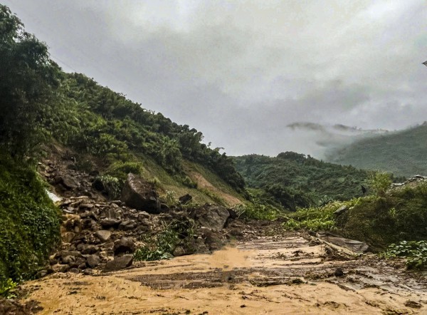 Quảng Ngãi: Hơn 120 tuyến đường bị sạt lở ở vị trí nào? Quảng Ngãi: Hơn 120 tuyến đường bị sạt lở ở vị trí nào?