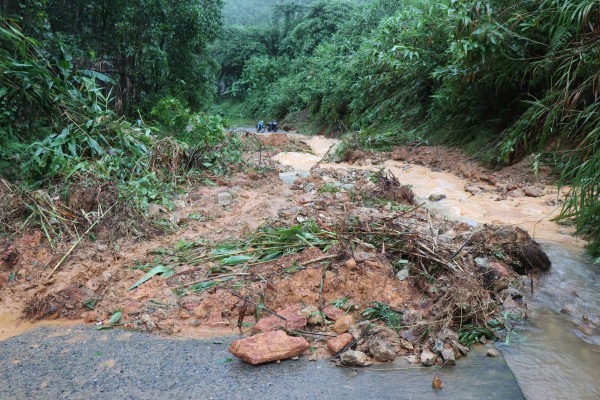 Quảng Ngãi: Hơn 120 tuyến đường bị sạt lở ở vị trí nào? Quảng Ngãi: Hơn 120 tuyến đường bị sạt lở ở vị trí nào?