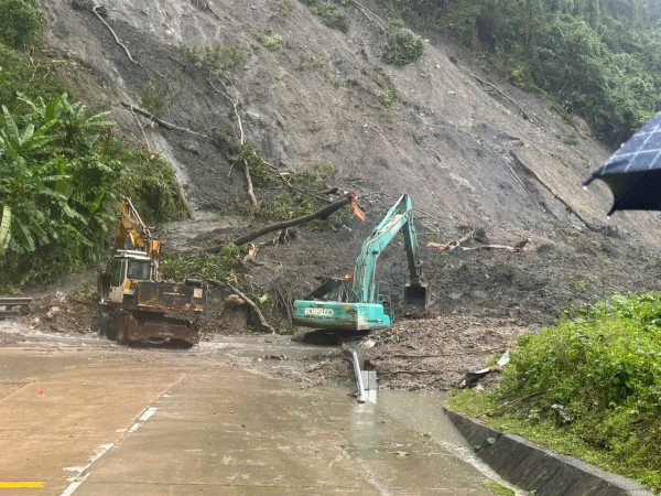 Quảng Ngãi: Hơn 120 tuyến đường bị sạt lở ở vị trí nào? Quảng Ngãi: Hơn 120 tuyến đường bị sạt lở ở vị trí nào?