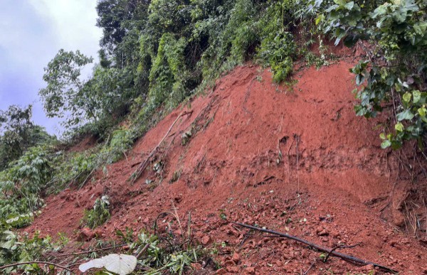 Quảng Ngãi: Khắc phục sạt lở trên tỉnh lộ 674