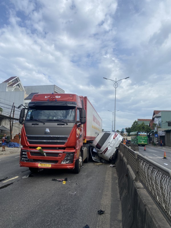 Quảng Ngãi: Thông tin chính thức vụ TNGT xảy ra trên QL 1 khiến 3 người bị thương