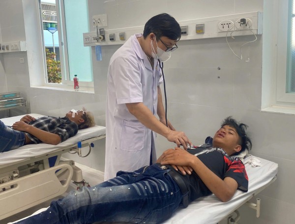 Quảng Ngãi: Va chạm 2 xe máy, 1 người tử vong, 4 người bị thương