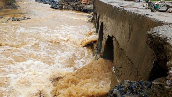 Quảng Trị: Giao thông chia cắt do cầu tạm của dự án điện gió cản trở dòng chảy Quảng Trị: Giao thông chia cắt do cầu tạm của dự án điện gió cản trở dòng chảy