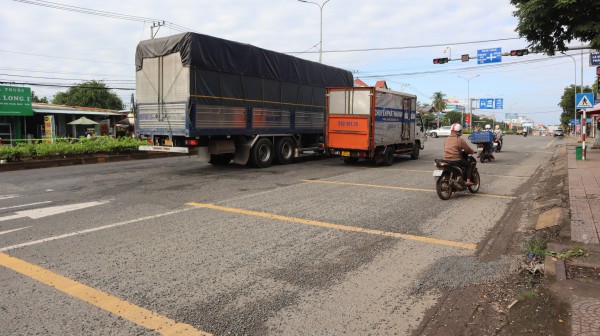 Quốc lộ 14 ở Đồng Nai vá mãi vẫn hư, như Quốc lộ 14 ở Đồng Nai vá mãi vẫn hư, như