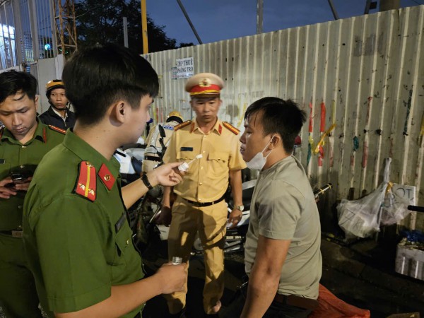 Quyết liệt lập lại trật tự an toàn giao thông tại chợ đầu mối Bình Điền