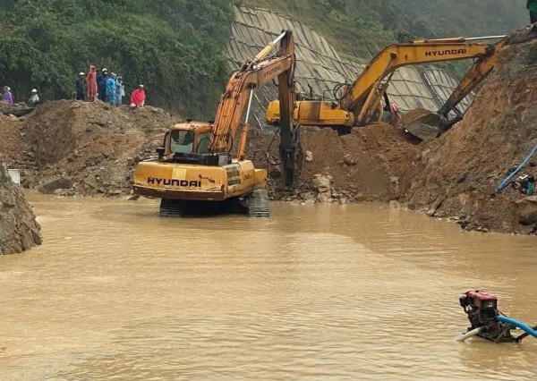 Sạt lở đèo An Khê gây tê liệt giao thông trên QL19