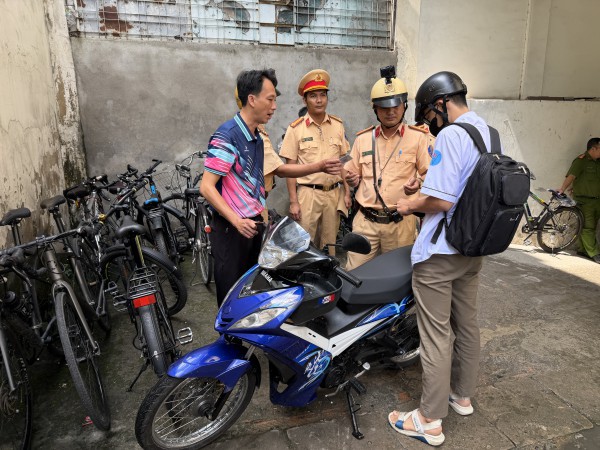 Siết chặt quản lý, xử lý “lò độ” xe quanh trường học