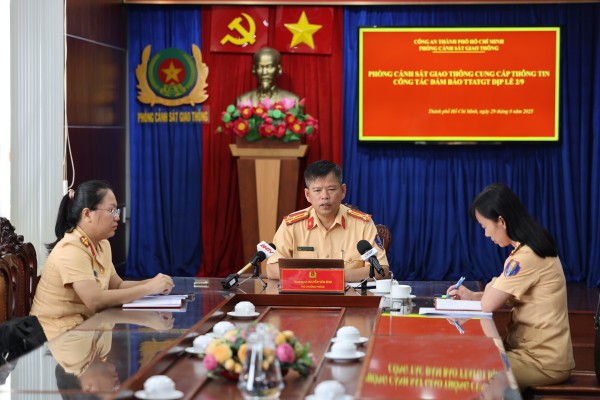 TPHCM: CSGT dùng Flycam để theo dõi, xử lý kẹt xe, sự cố giao thông