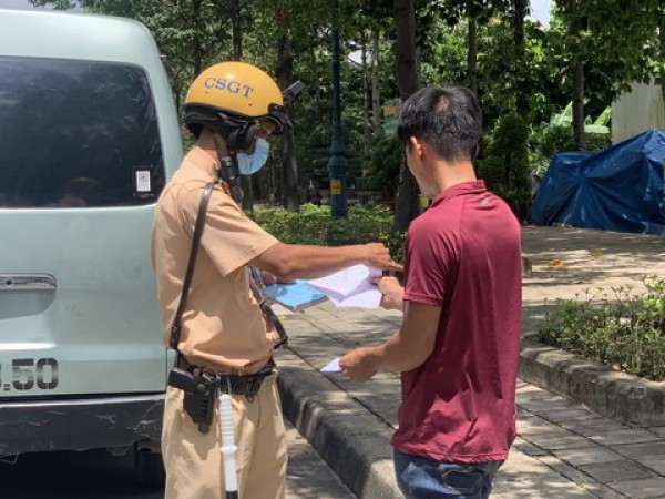 TPHCM: Hàng loạt trường hợp chạy quá tốc độ trên đường Mai Chí Thọ bị xử lý