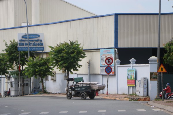 TPHCM: Hàng loạt xe hai, ba bánh tự chế chở hàng cồng kềnh bị CSGT xử phạt