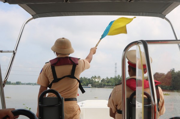 TPHCM: Kiểm tra an toàn giao thông đường thủy đối với tàu, phà trên sông Sài Gòn