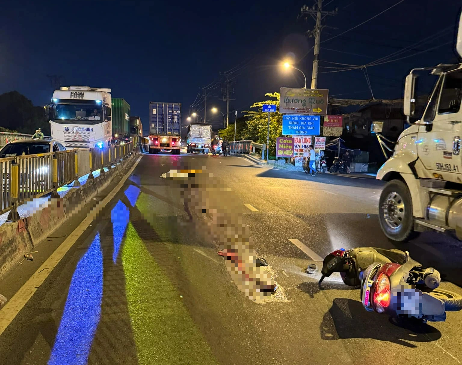TP.HCM: Người vợ trẻ gặp tai nạn tử vong, chồng ngất tại hiện trường TP.HCM: Người vợ trẻ gặp tai nạn tử vong, chồng ngất tại hiện trường