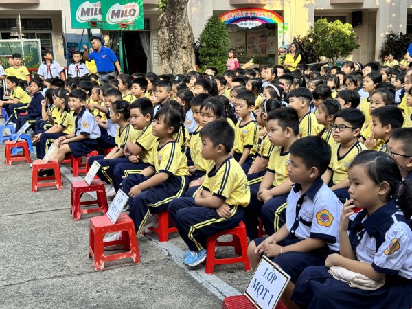 TPHCM: Nhân rộng Cuộc vận động “Đi bộ, sang đường an toàn” cho học sinh