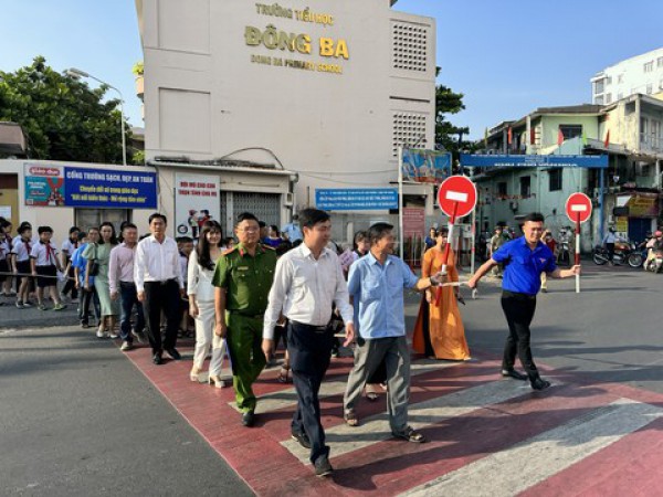 TPHCM: Nhân rộng Cuộc vận động “Đi bộ, sang đường an toàn” cho học sinh