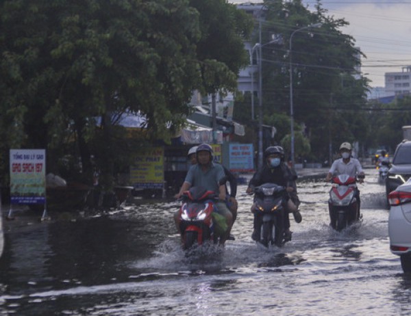 TPHCM: Nhiều nơi ở quận Bình Tân ngập nặng sau cơn mưa chiều