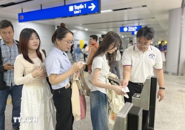TPHCM: Sử dụng hệ thống thẻ vé tự động tại metro Bến Thành - Suối Tiên từ 1/7