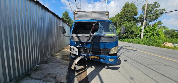 TP.HCM: Tai nạn liên hoàn ở xã Xuân Thới Sơn, 2 người bị thương nặng TP.HCM: Tai nạn liên hoàn ở xã Xuân Thới Sơn, 2 người bị thương nặng