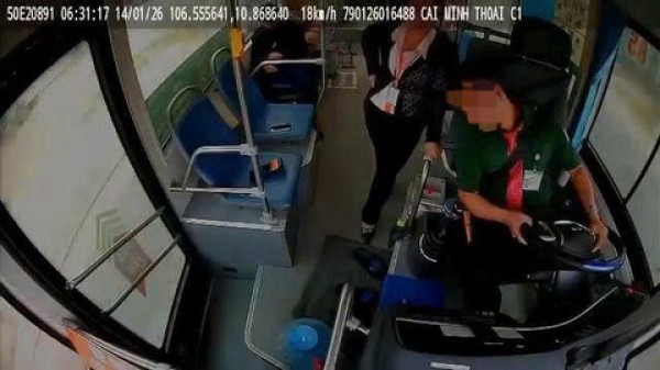 TPHCM: Tài xế xe buýt nghi bị đột quỵ khi đang lái xe, không qua khỏi