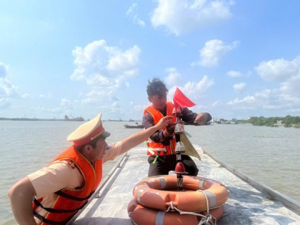 TPHCM: Tăng cường kiểm tra an toàn giao thông đường thủy mùa mưa bão