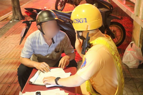 TPHCM: Thêm nhiều trường hợp vi phạm nồng độ cồn bị xử lý nghiêm