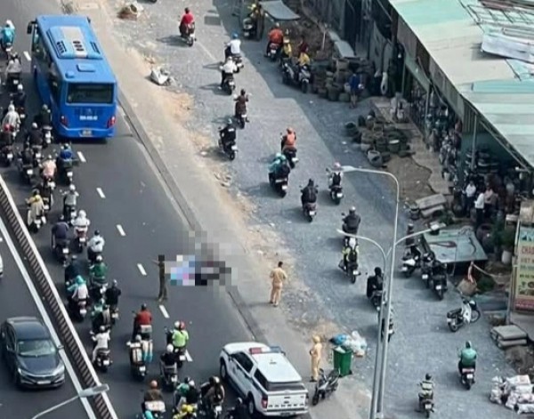 TP.HCM: Va chạm với xe buýt, người đàn ông tử vong tại chỗ