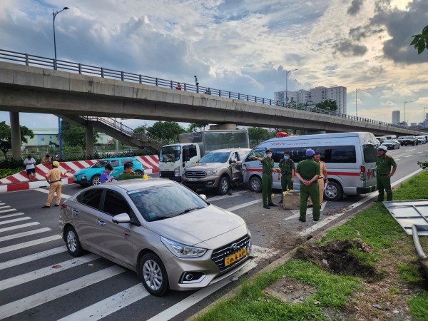 TP.HCM: Xe cấp cứu bị tai nạn liên hoàn trên đại lộ Võ Văn Kiệt